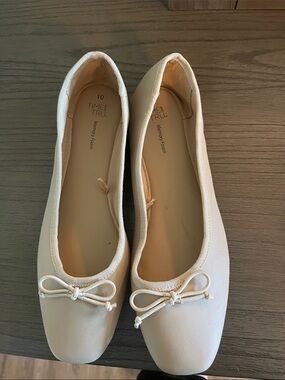 Time and Tru Women's Ivory Bow Ballet Flats